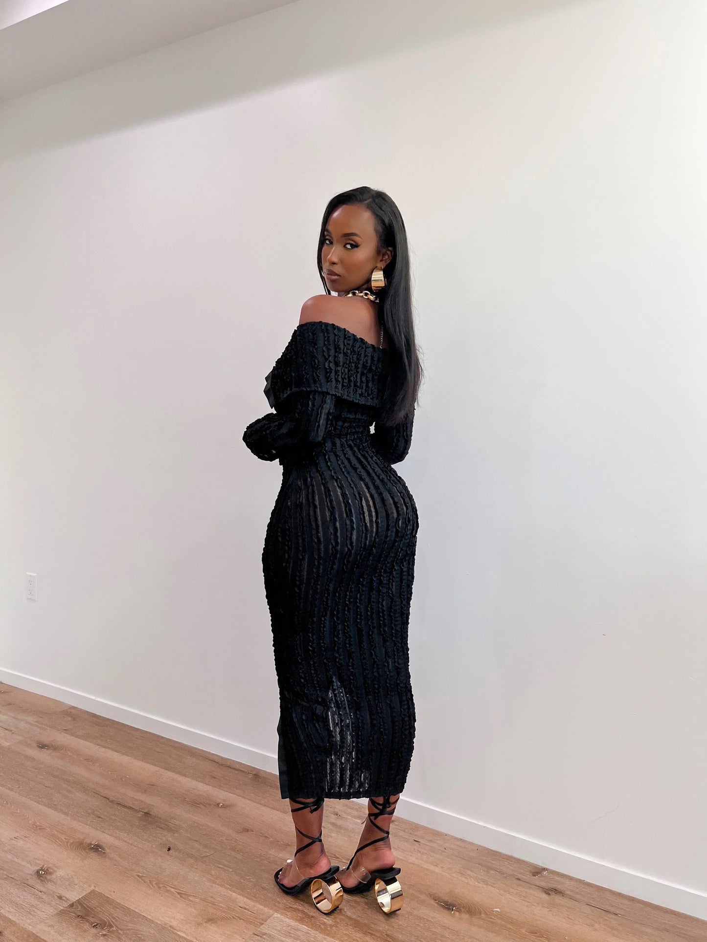 ALISE | OFF SHOULDER MAXI DRESS
